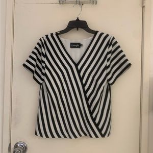 V-neck stripes blouse.